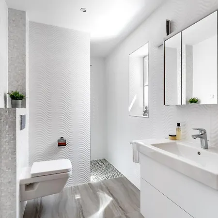 Horizont- Direkt Am Wasser, Hafenblick, Fahrstuhl, Sauna, Ueberdachter Balkon * Olpenitz