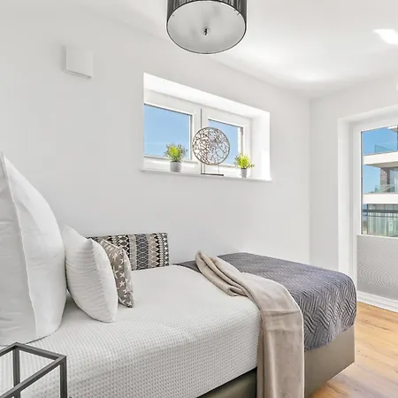 Horizont- Direkt Am Wasser, Hafenblick, Fahrstuhl, Sauna, Ueberdachter Balkon