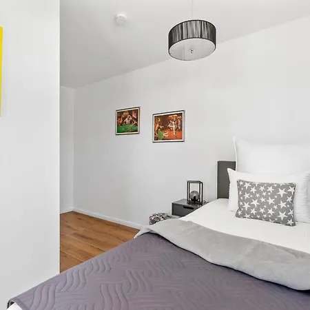 Horizont- Direkt Am Wasser, Hafenblick, Fahrstuhl, Sauna, Ueberdachter Balkon *