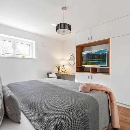 Horizont- Direkt Am Wasser, Hafenblick, Fahrstuhl, Sauna, Ueberdachter Balkon *