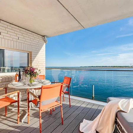 Horizont- Direkt Am Wasser, Hafenblick, Fahrstuhl, Sauna, Ueberdachter Balkon